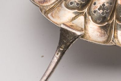 Collection vari&eacute;e de couverts en argent et m&eacute;tal argent&eacute;, styles et origines diverses, Wolfers, Delheid, Allemagne, etc., 19&egrave;me/20&egrave;me si&egrave;cle