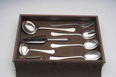 Een Frans 151-delig verzilverd bestek in de originele koffer, model America, Christofle, 20ste eeuw