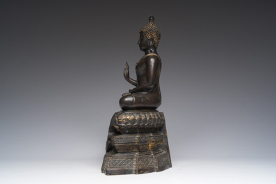 A Thai bronze sculpture of the seated Buddha with traces of gilding, Rattanakosin, 18th/19th C.