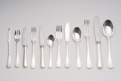 Een Frans 151-delig verzilverd bestek in de originele koffer, model America, Christofle, 20ste eeuw