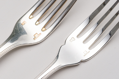 Een Frans 151-delig verzilverd bestek in de originele koffer, model America, Christofle, 20ste eeuw