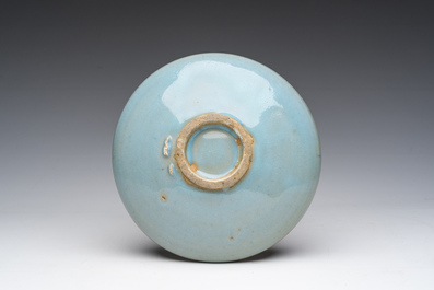 Assiette en porcelaine de Chine monochrome de type jun, Song