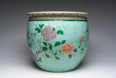 Jardini&egrave;re en porcelaine de Chine famille verte &agrave; d&eacute;cor des oiseaux parmi des branches fleuries, 19&egrave;me si&egrave;cle