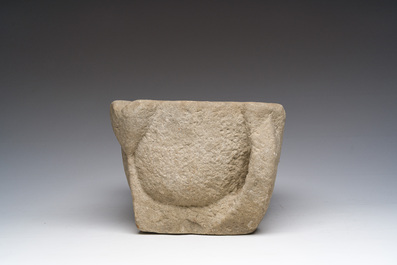 Grand mortier en gr&egrave;s d'Arras, Nord de la France, d&eacute;but 16&egrave;me si&egrave;cle