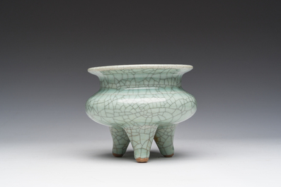 Een Chinese ge-type driepotige wierookbrander, 19de/20ste eeuw