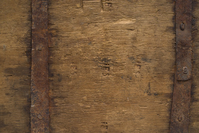 Coffre de voyage en bois courb&eacute; aux montures en fer forg&eacute;, Su&egrave;de, 18&egrave;me si&egrave;cle