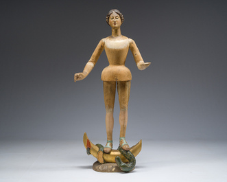 Mannequin en bois sculpt&eacute; et polychrome repr&eacute;sentant la Vierge de l'Apocalypse, 19&egrave;me si&egrave;cle