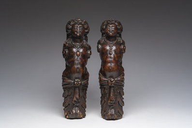 Paire de cariatides en bois patin&eacute; et deux Corpi Christi, 17&egrave;me si&egrave;cle et post&eacute;rieur