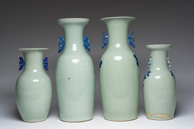 Quatre vases en porcelaine de Chine bleu et blanc sur fond c&eacute;ladon &agrave; d&eacute;cor d'oiseaux parmi des branches fleuries, 19&egrave;me/20&egrave;me si&egrave;cle