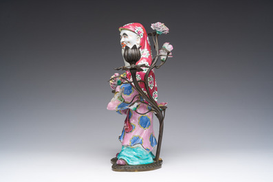 Een Samson porseleinen famille rose-stijl sculptuur met bronzen montuur, Parijs, eind 19de eeuw