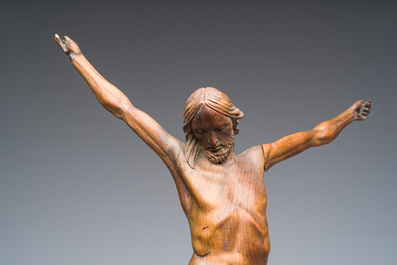 Paire de cariatides en bois patin&eacute; et deux Corpi Christi, 17&egrave;me si&egrave;cle et post&eacute;rieur