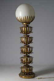 Maison Jansen (attribu&eacute; &agrave;): Lampe &agrave; poser en m&eacute;tal dor&eacute; surmont&eacute;e d'un globe lumineux, France, milieu du 20&egrave;me si&egrave;cle