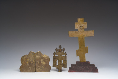 Collection vari&eacute;e d'ic&ocirc;nes de voyage et de croix orthodoxes principalement en bronze en partie &eacute;maill&eacute;es, Russie, principalement 18&egrave;me/19&egrave;me si&egrave;cle