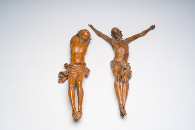 Paire de cariatides en bois patin&eacute; et deux Corpi Christi, 17&egrave;me si&egrave;cle et post&eacute;rieur