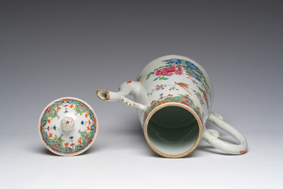 Een Chinese famille rose dekselkan met vogels bij bloesems, Qianlong