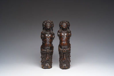 Paire de cariatides en bois patin&eacute; et deux Corpi Christi, 17&egrave;me si&egrave;cle et post&eacute;rieur