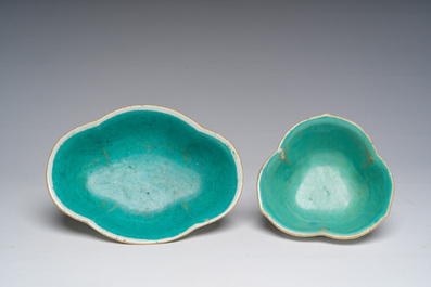 Twee Chinese famille rose vazen, een dekselkom en twee kommen, 19de/20ste eeuw