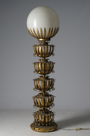 Maison Jansen (attribu&eacute; &agrave;): Lampe &agrave; poser en m&eacute;tal dor&eacute; surmont&eacute;e d'un globe lumineux, France, milieu du 20&egrave;me si&egrave;cle