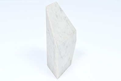 Jef Mouton (1952): 'Evenwicht', marble, (1982)