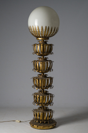 Maison Jansen (attribu&eacute; &agrave;): Lampe &agrave; poser en m&eacute;tal dor&eacute; surmont&eacute;e d'un globe lumineux, France, milieu du 20&egrave;me si&egrave;cle