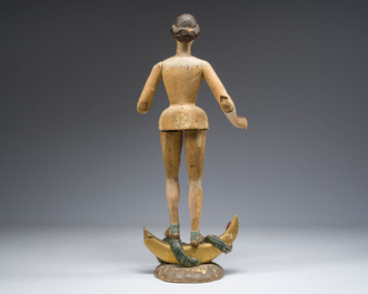 Mannequin en bois sculpt&eacute; et polychrome repr&eacute;sentant la Vierge de l'Apocalypse, 19&egrave;me si&egrave;cle