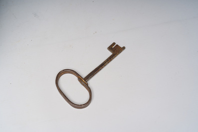 Coffre de voyage en bois courb&eacute; aux montures en fer forg&eacute;, Su&egrave;de, 18&egrave;me si&egrave;cle