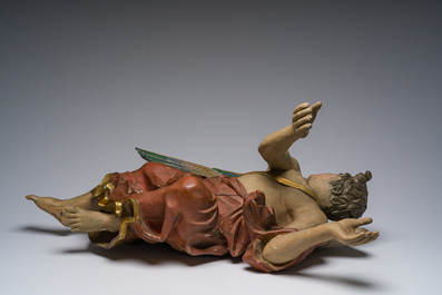 Grand ange en bois sculpt&eacute; et polychrom, Italie, 18&egrave;me si&egrave;cle et post&eacute;rieur