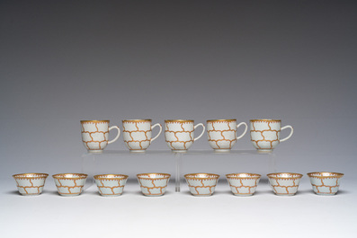 Service &agrave; th&eacute; en porcelaine de Chine dor&eacute; &agrave; d&eacute;cor de papillon, Qianlong