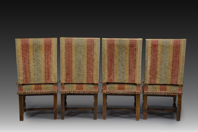 Huit chaises en noyer sculpt&eacute; &agrave; rev&ecirc;tement ray&eacute;, France, 17&egrave;me si&egrave;cle et post&eacute;rieur