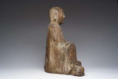 Sculpture de Luohan en bois sculpt&eacute; avec des traces de polychromie, 19&egrave;me si&egrave;cle