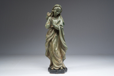 Europese school: Biddende Madonna, groengepatineerd brons op een ge&euml;boniseerd houten basis, 20ste eeuw