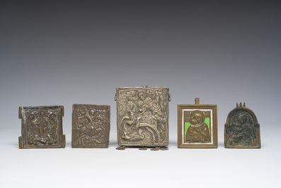 Collection vari&eacute;e d'ic&ocirc;nes de voyage et de croix orthodoxes principalement en bronze en partie &eacute;maill&eacute;es, Russie, principalement 18&egrave;me/19&egrave;me si&egrave;cle