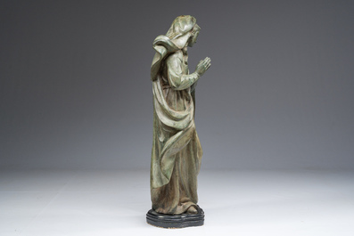 Europese school: Biddende Madonna, groengepatineerd brons op een ge&euml;boniseerd houten basis, 20ste eeuw