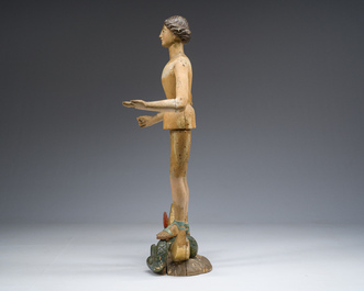 Mannequin en bois sculpt&eacute; et polychrome repr&eacute;sentant la Vierge de l'Apocalypse, 19&egrave;me si&egrave;cle