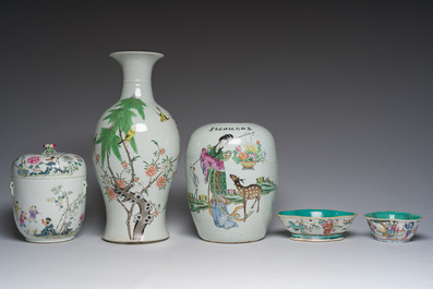 Twee Chinese famille rose vazen, een dekselkom en twee kommen, 19de/20ste eeuw