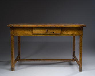 Table &agrave; &eacute;crire &agrave; un tiroir en ch&ecirc;ne, France, 18&egrave;me si&egrave;cle