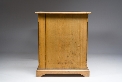 An English nine-drawers wooden pedestal desk with ebonized wooden inlay and leather top, Garnett &amp; Sons, ca. 1900