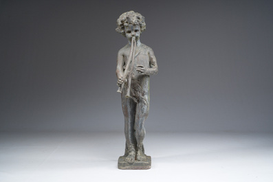 Statue de jardin en plomb patin&eacute; repr&eacute;sentant un jeune musicien, 20&egrave;me si&egrave;cle