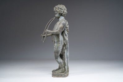 Statue de jardin en plomb patin&eacute; repr&eacute;sentant un jeune musicien, 20&egrave;me si&egrave;cle
