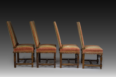 Huit chaises en noyer sculpt&eacute; &agrave; rev&ecirc;tement ray&eacute;, France, 17&egrave;me si&egrave;cle et post&eacute;rieur