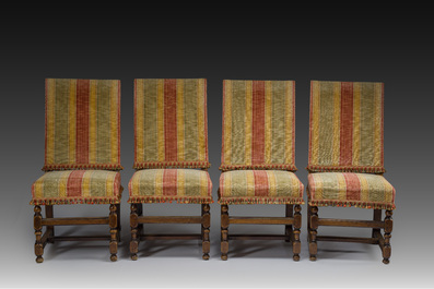 Huit chaises en noyer sculpt&eacute; &agrave; rev&ecirc;tement ray&eacute;, France, 17&egrave;me si&egrave;cle et post&eacute;rieur