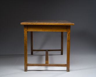 Table &agrave; &eacute;crire &agrave; un tiroir en ch&ecirc;ne, France, 18&egrave;me si&egrave;cle