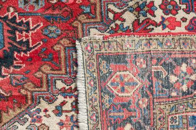 A Persian Heriz rug with floral design, wool on cotton, 20th C.