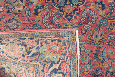 A Persian Keshan (Kashan) rug with floral design, wool on cotton, first half 20th C.