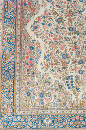 A Persian Kerman (Kirman) rug with floral design, wool on cotton, 20th C.