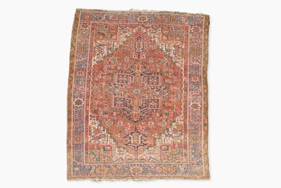 A Persian Heriz rug with floral design, wool on cotton, 20th C.