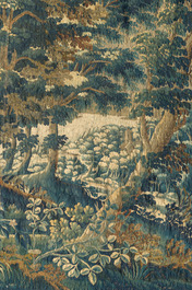 Een Vlaams wandtapijt met voorstelling van een bosrijke omgeving of verdure, Oudenaarde, laat 17de eeuw