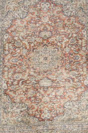 Trois tapis orientaux, e.a. un tapis turc de type Kayseri, laine, coton et soie, 20&egrave;me si&egrave;cle