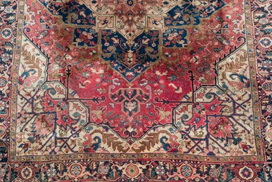 A Persian Heriz rug with floral design, wool on cotton, first half 20th C.