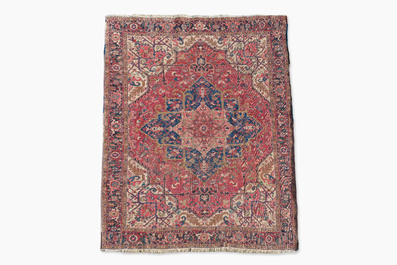 A Persian Heriz rug with floral design, wool on cotton, first half 20th C.